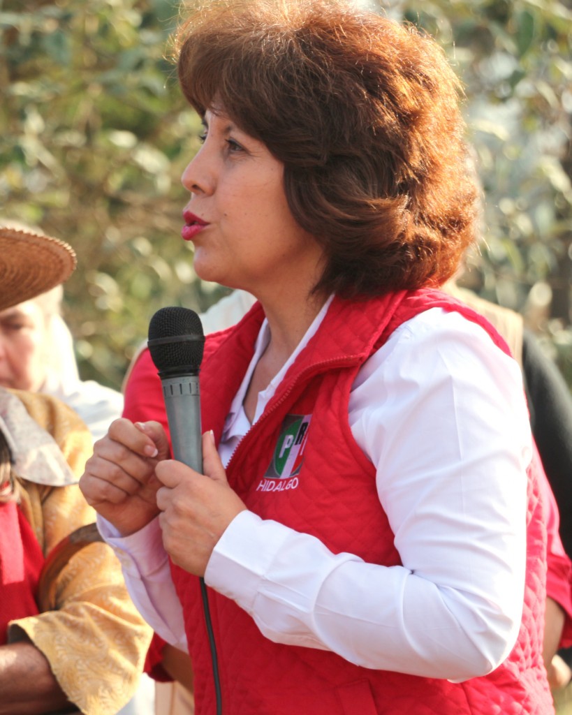Lolita Salas escucha al pueblo de Apan