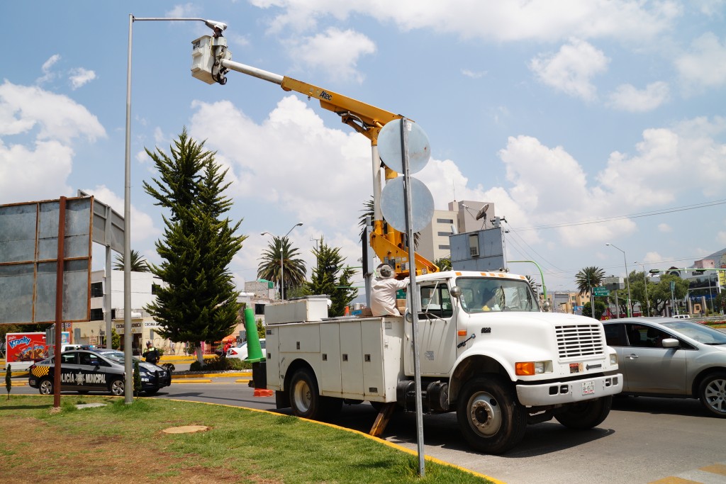 Modernizan alumbrado en Pachuca