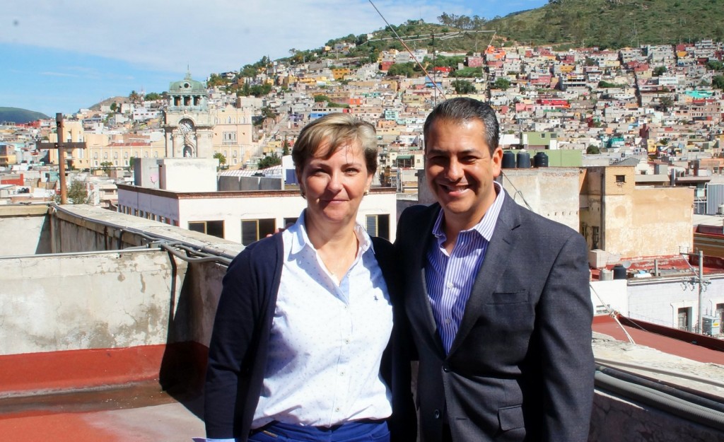 Eleazar García y Yolanda Tellería recorren Palacio Municipal