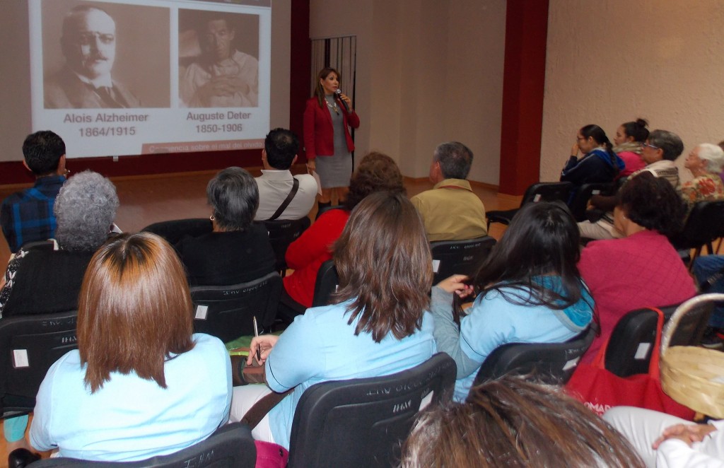 SEDESO y el IAAMEH orientan sobre Alzheimer