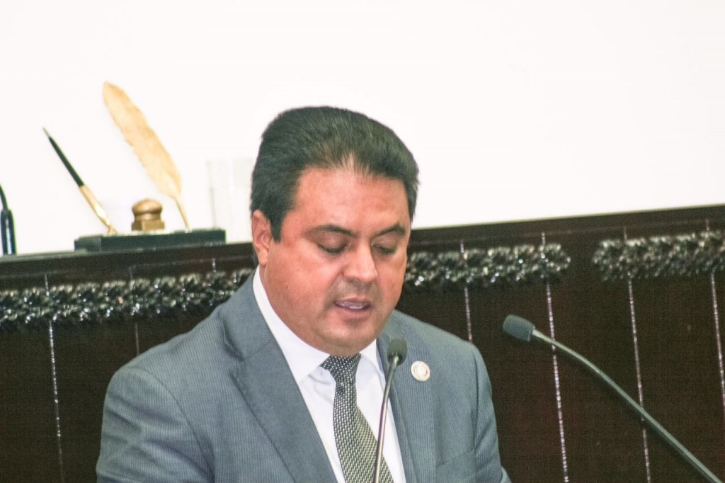 Luis Baños refrenda compromiso de servir a su distrito