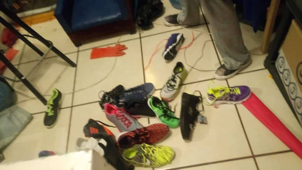 Saquean negocio frente a Palacio Municipal