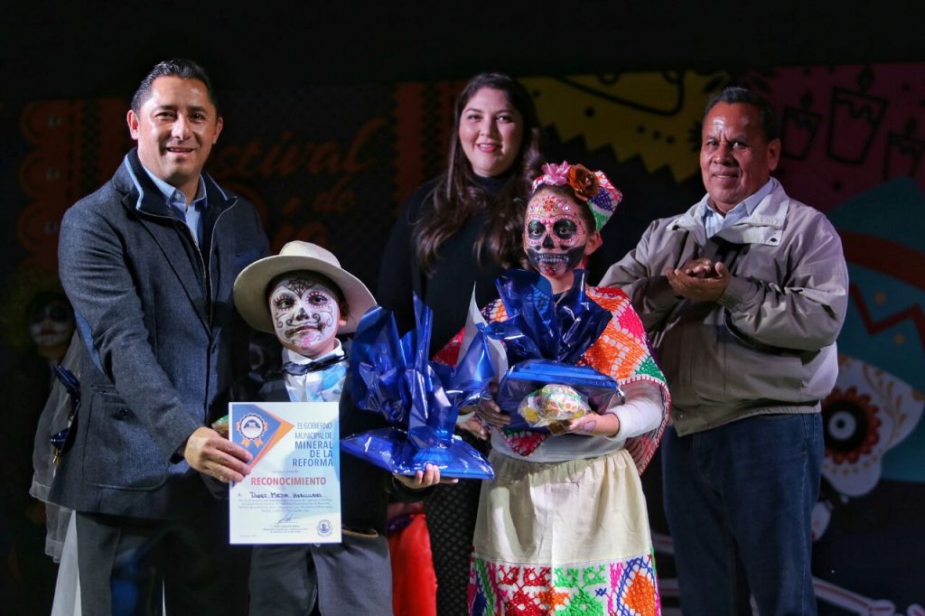 Concurrida celebración de Día de Muertos