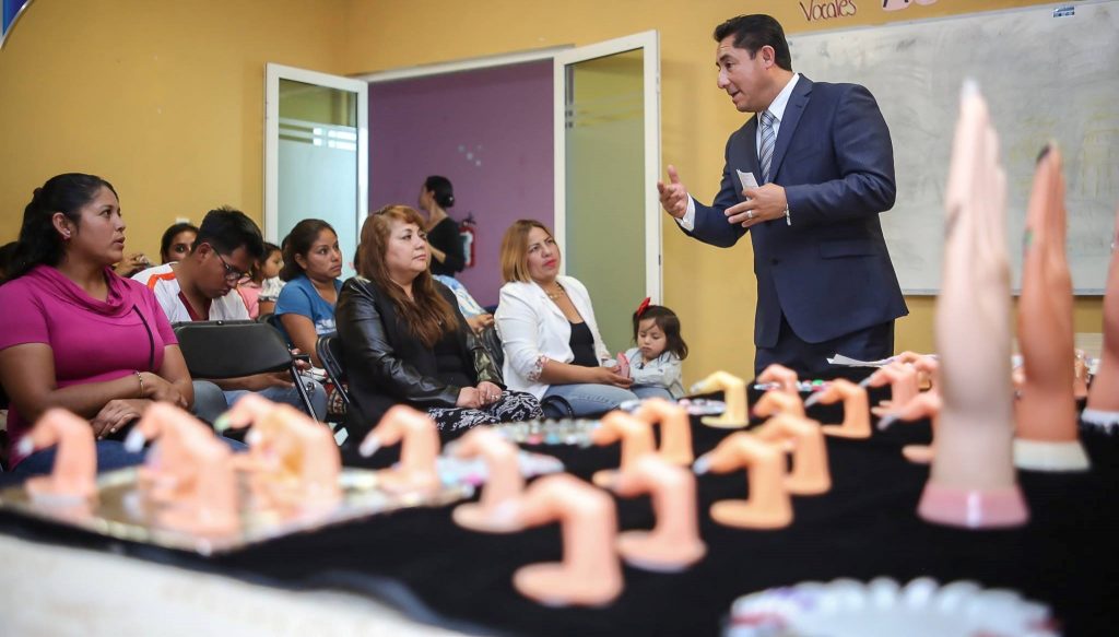 Imparten talleres de autoempleo y empoderamiento a mujeres