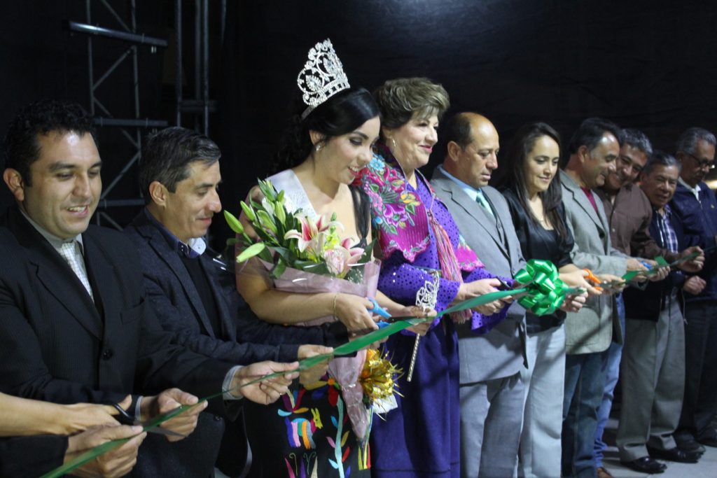 Alegría, sonrisas y colorido en la feria de Apan