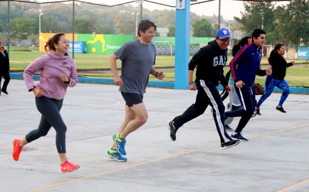 Cuauhtémoc Ochoa realizó activación física con jóvenes.