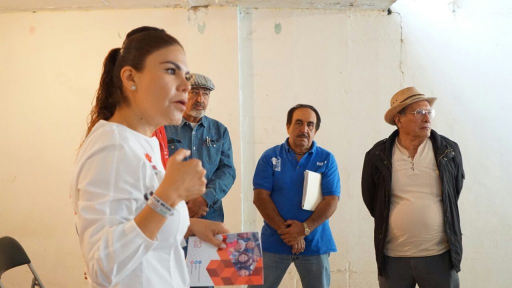 Mayka se reunió con los adultos mayores