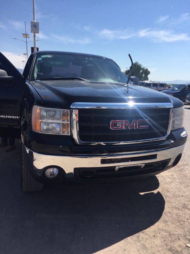 Recuperan carros robados en el tianguis