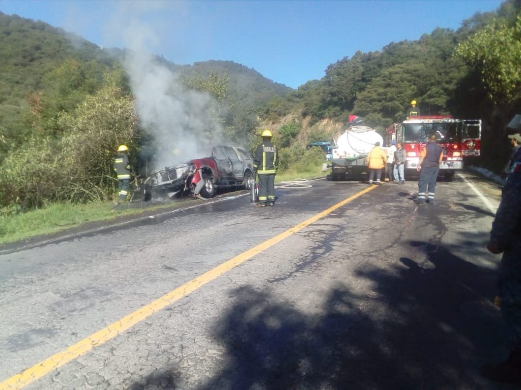 Se quemó su camioneta a medio camino