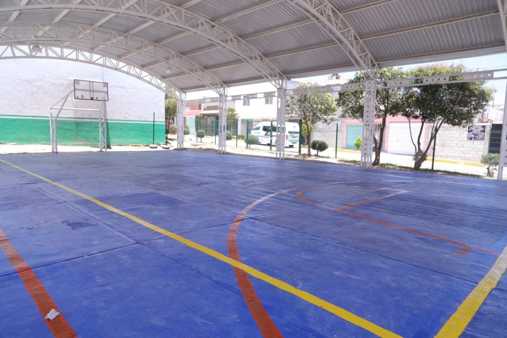 Rehabilitan canchas deportivas