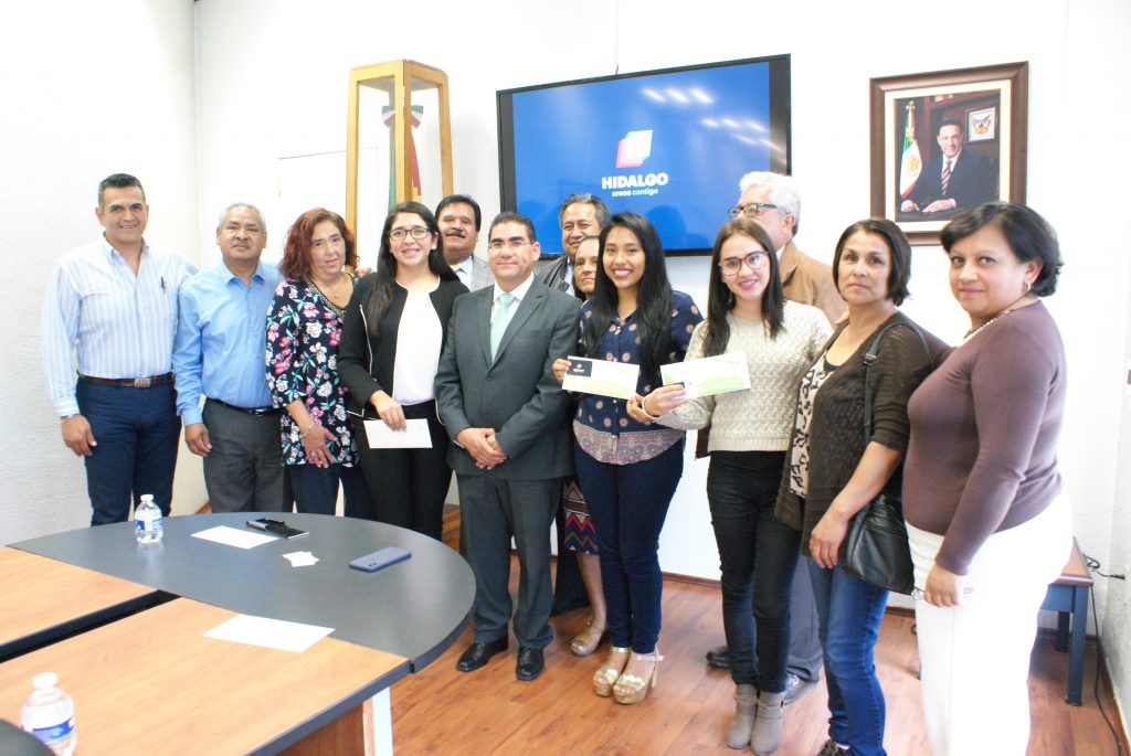 Alumnas normalistas viajaran al extranjero