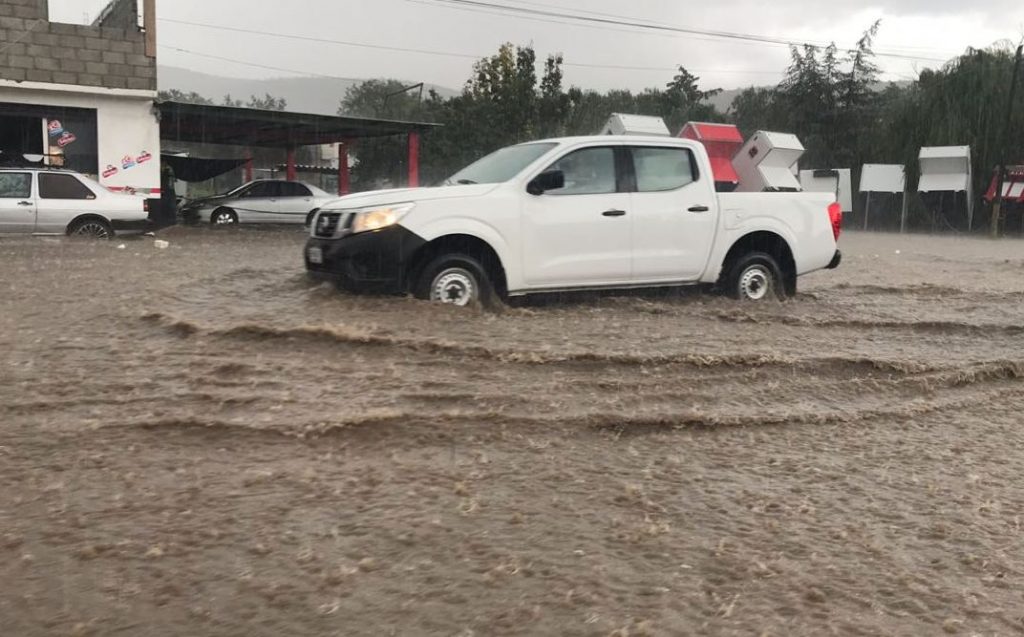 Torrencial aguacero en la capital