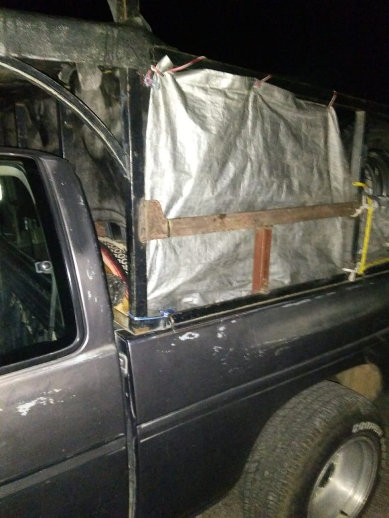 Agarran camioneta con hidrocarburo