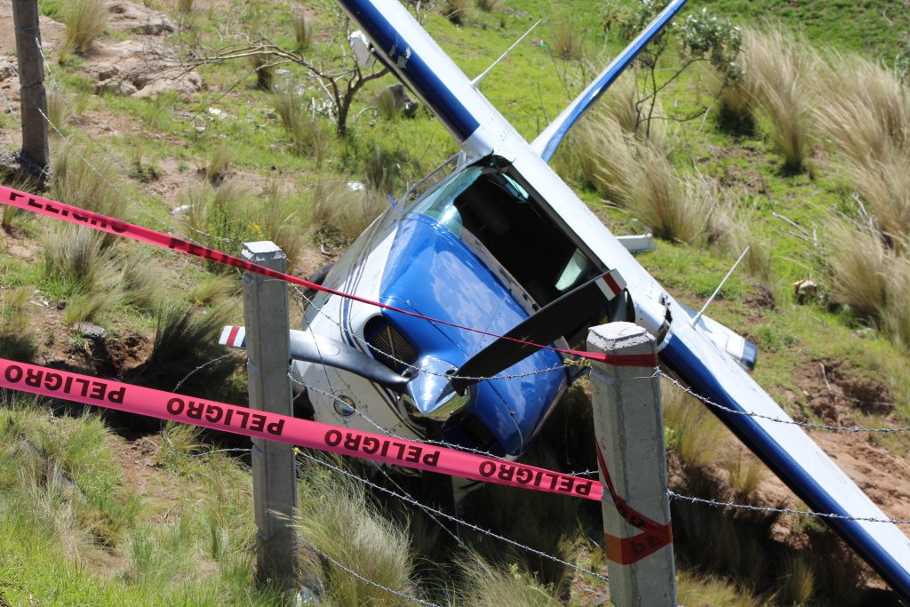 Aterrizaje de emergencia sobre la autopista
