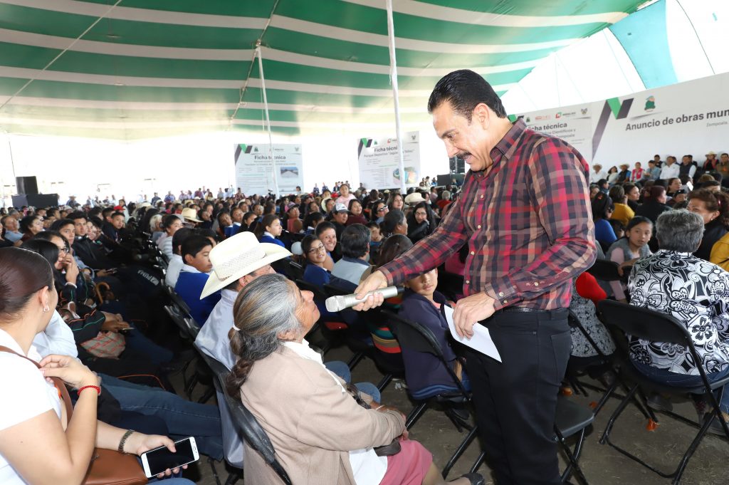 Banderazo de construcción de infraestructura carretera