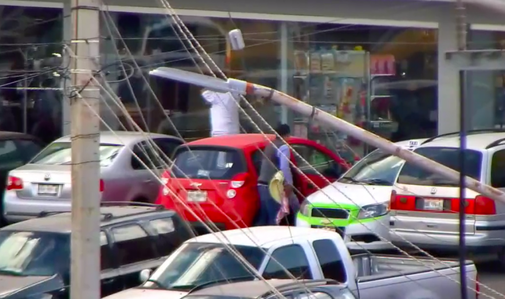 Ladrón puesto tras las rejas