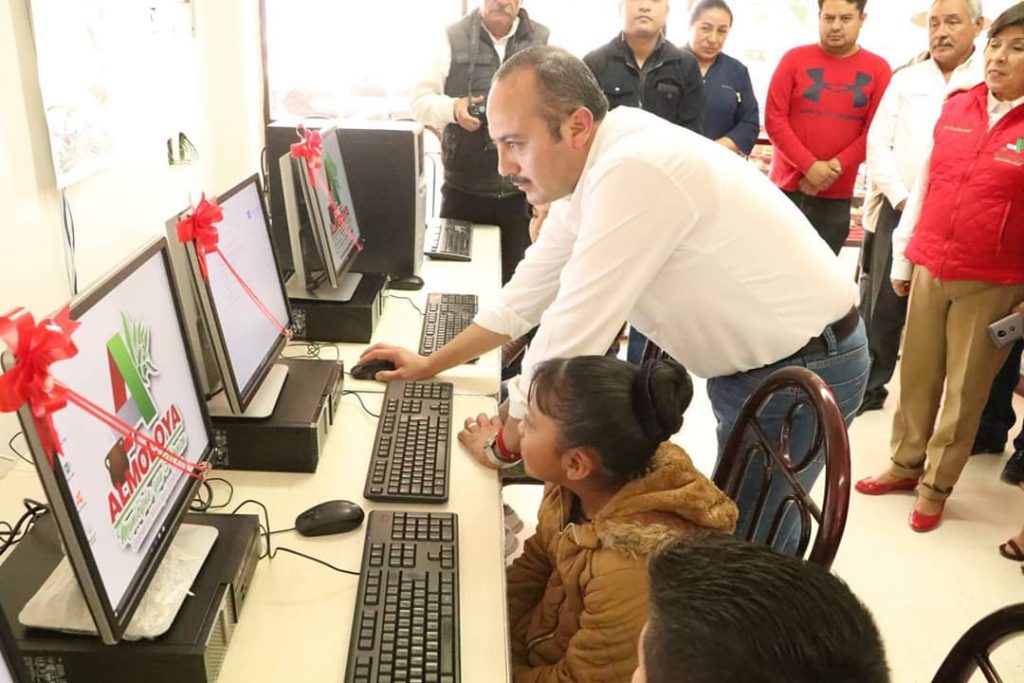 Computadoras para la biblioteca pública municipal