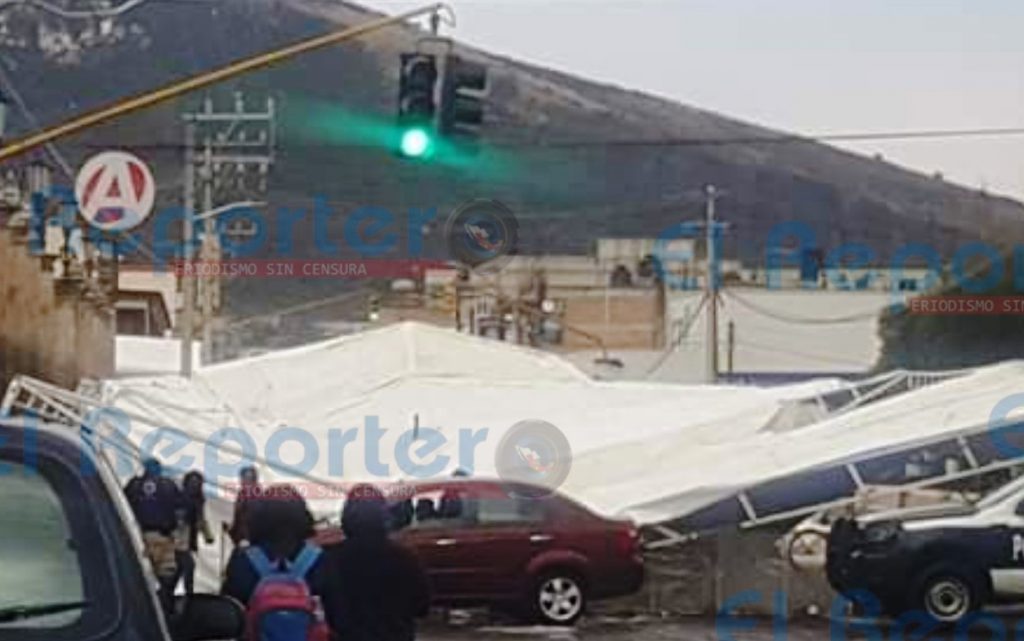 Granizada tiró estructura de la feria de Apan