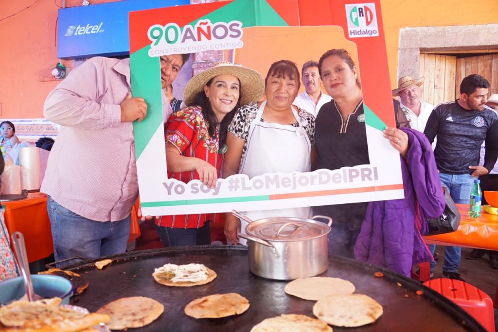 Reconocimientos a distinguidos priistas