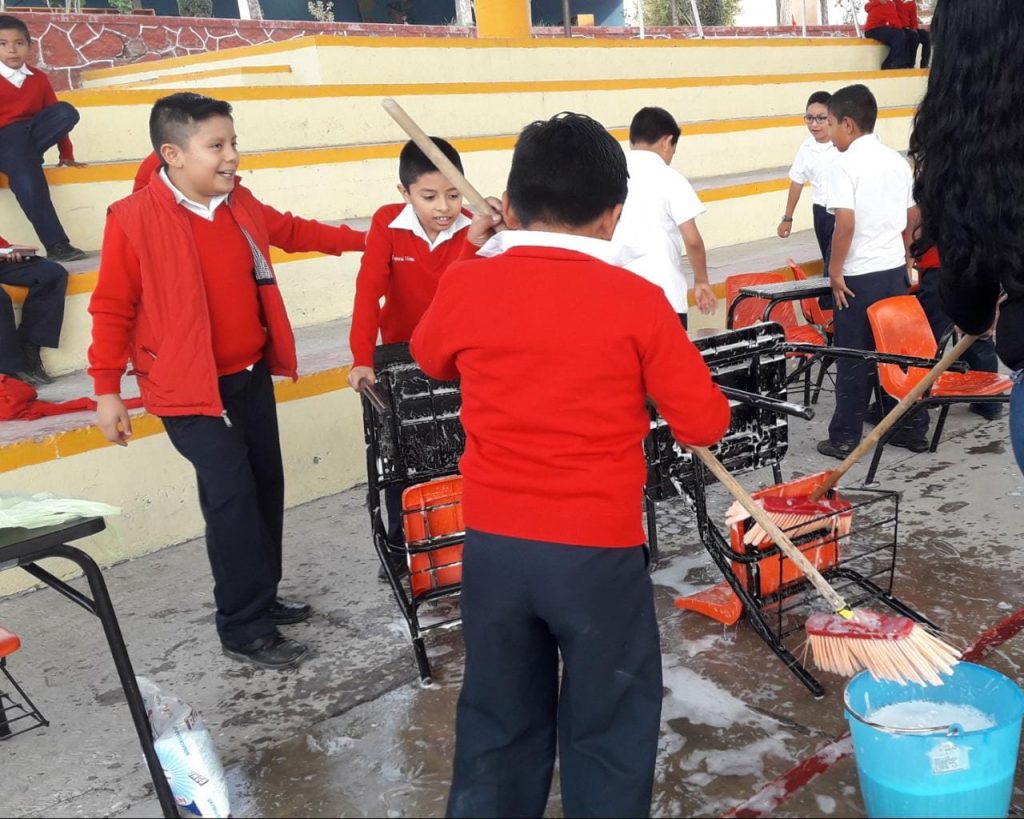 Alumnos obligados a trabajar como adultos