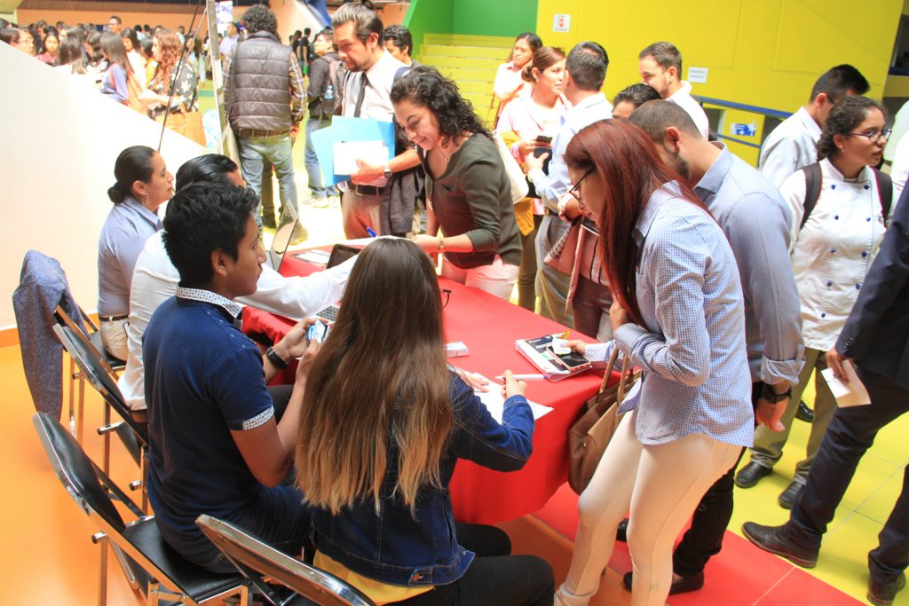 Ofertan más de mil vacantes en feria del empleo 2019