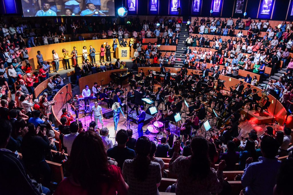 Festejan a los padres