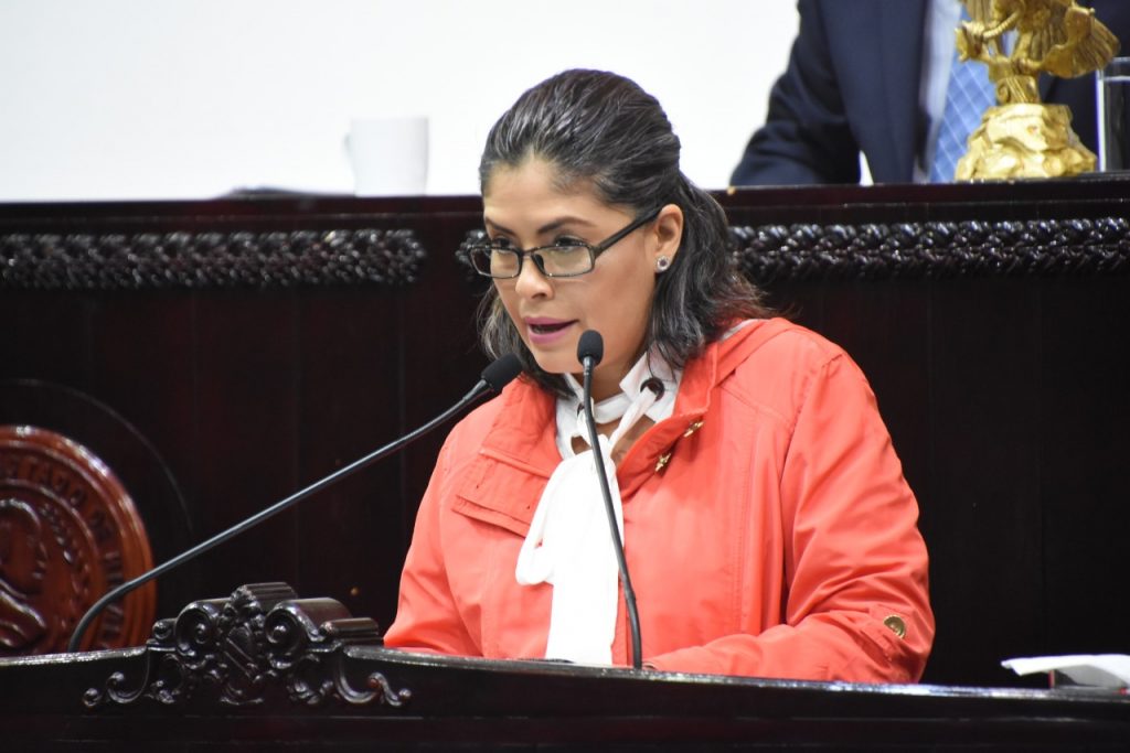 Observancia de inclusión de principios constitucionales de estado laico y separación de poderes