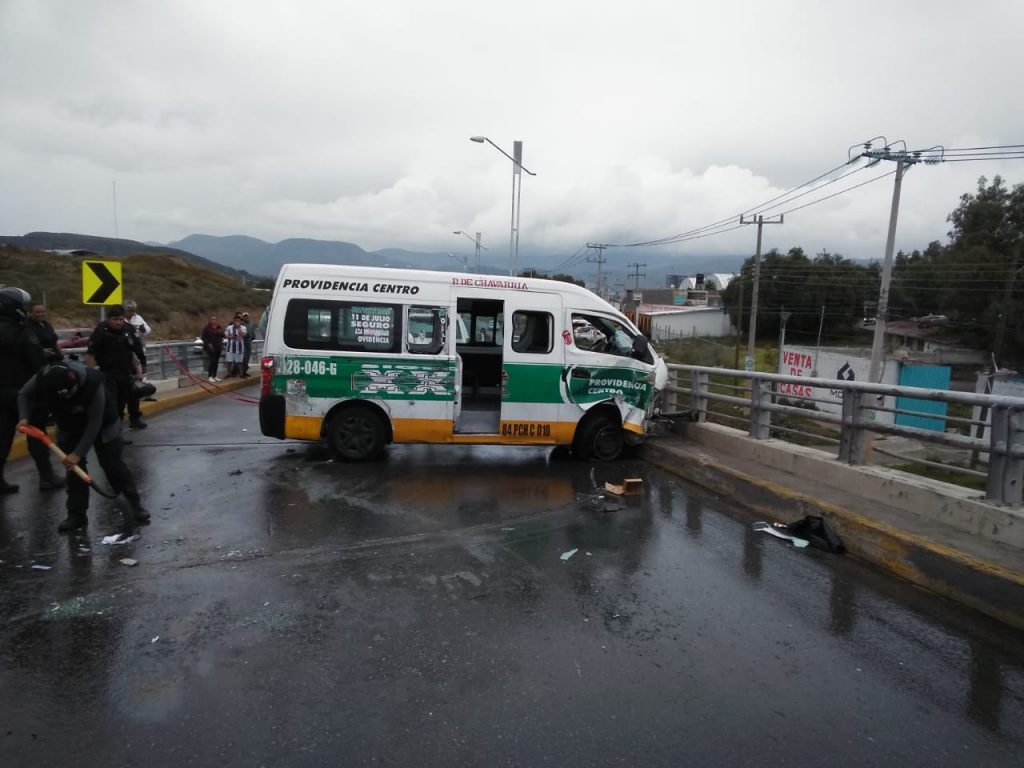 Volcadura de unidad de transporte público