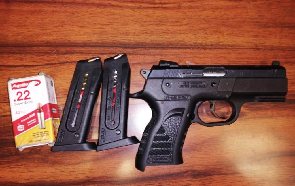 Aseguran armas y droga