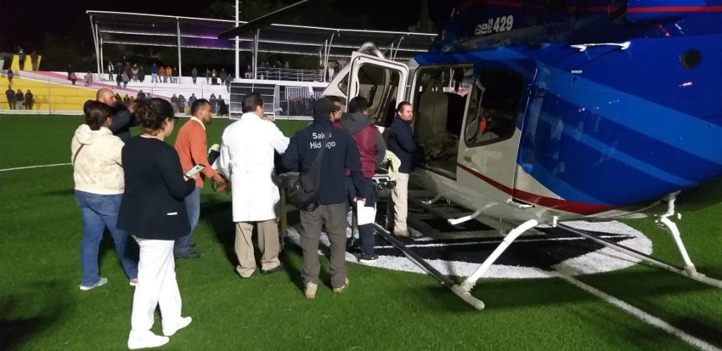 Siete heridos al caer castillo de pirotecnia