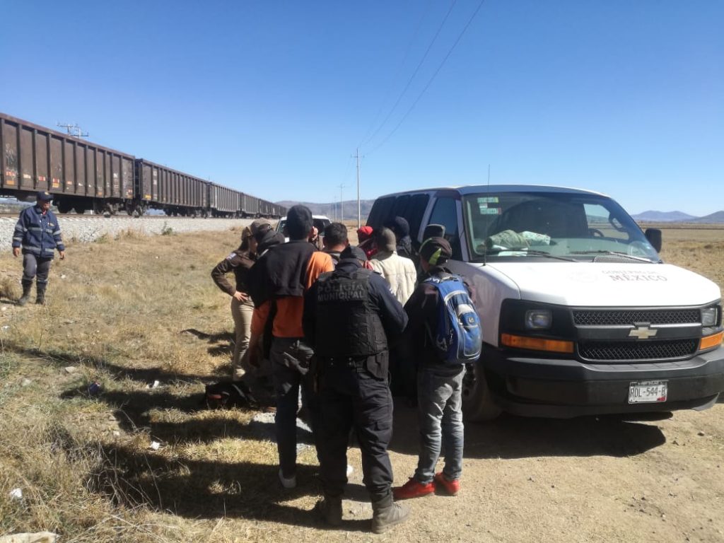 Decenas de indocumentados asegurados en operativo