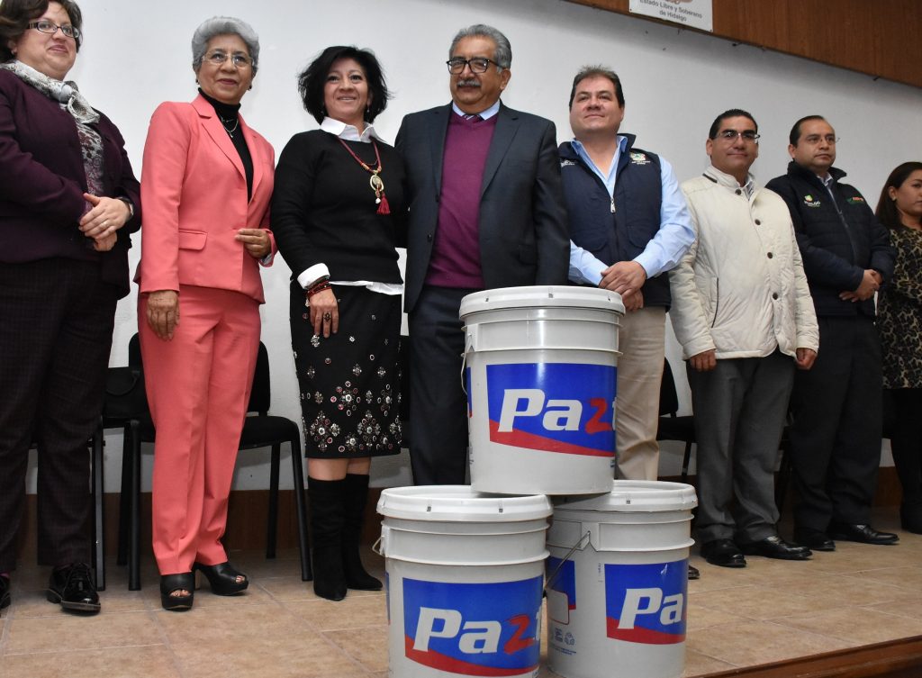 Regalan pintura a escuelas