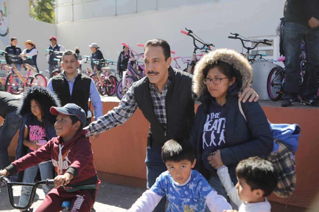 En ambiente festivo niños y adultos degustaron la rosca de Reyes