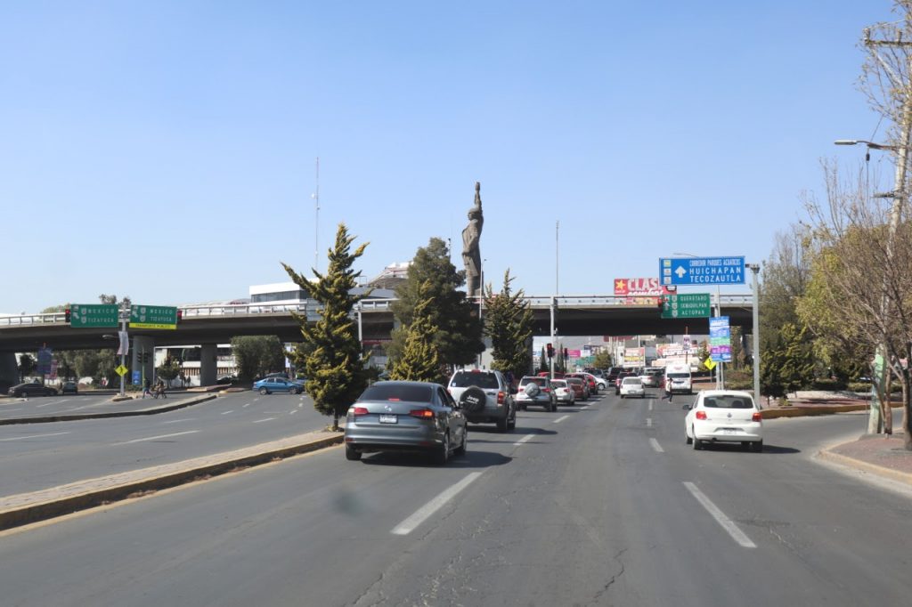 Construyen puente de tirantes en bulevar Luis Donaldo Colosio