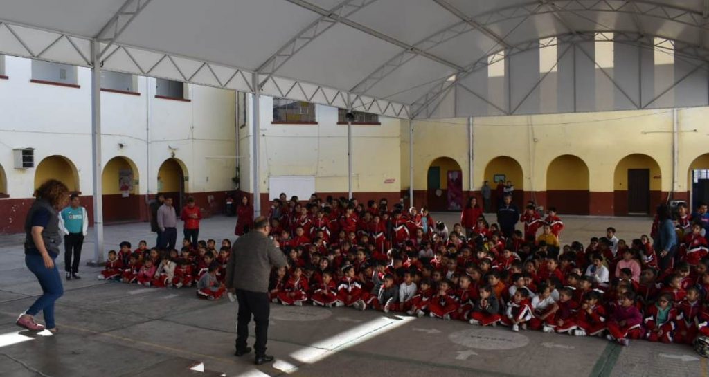 Historias de princesas, reyes y reinos llegan a escuelas primarias