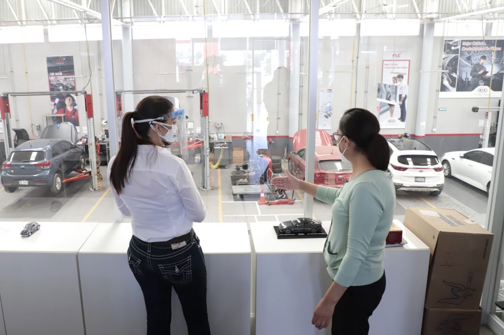 Visita a empresa automotriz