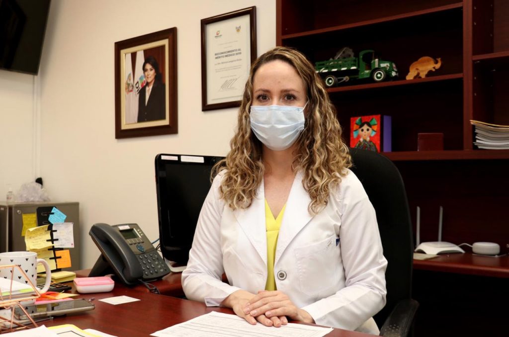 Reconocimiento a la médico Mónica Langarica