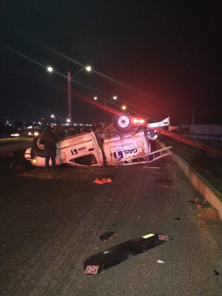 Fatal accidente tras volcar pipa de gas