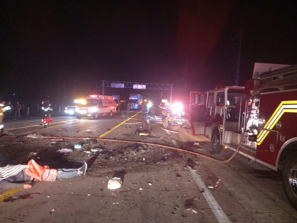 Tres muertos en “carambola” vehicular