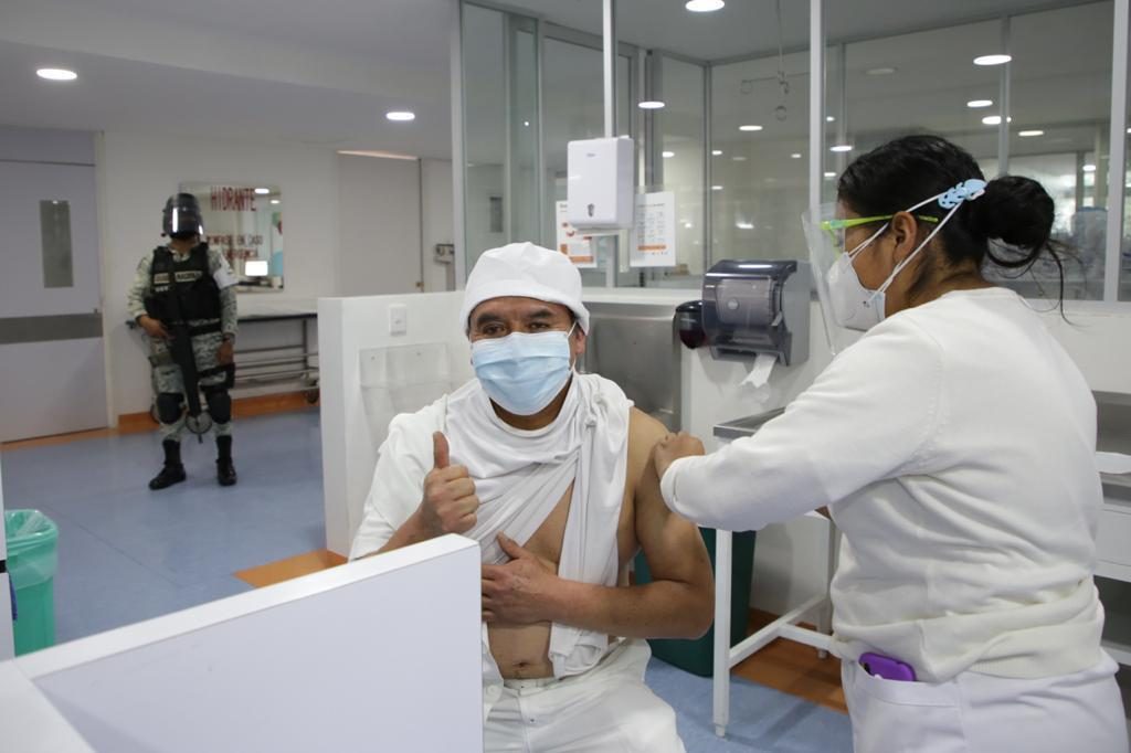 Continúa jornada masiva de vacunación a personal que atiende COVID-19