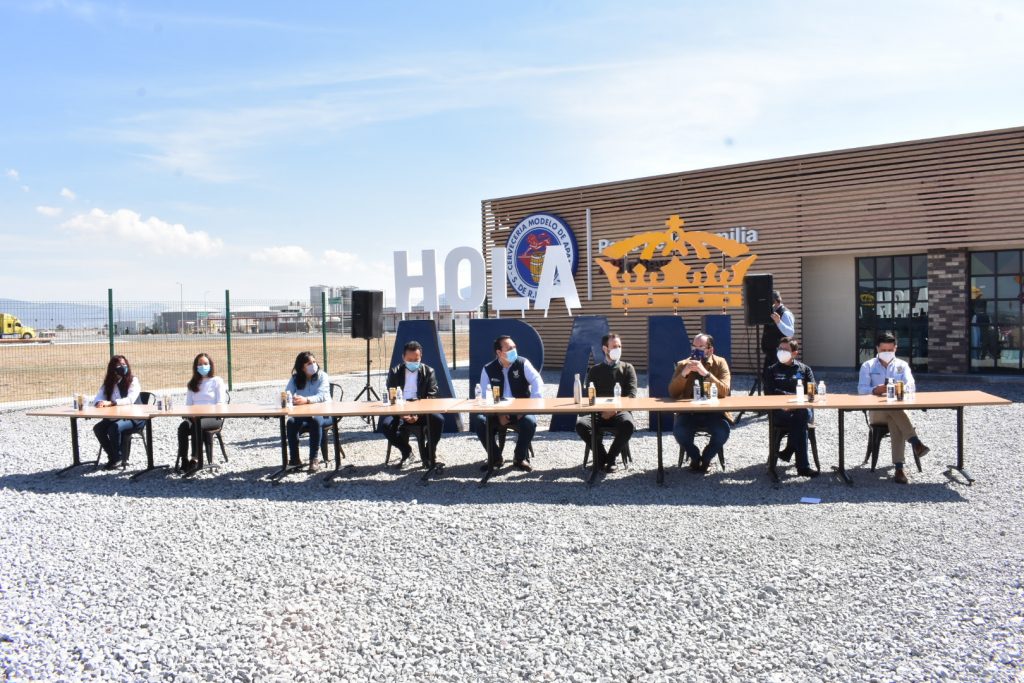 Grupo Modelo regalo botellas con gel antibacterial