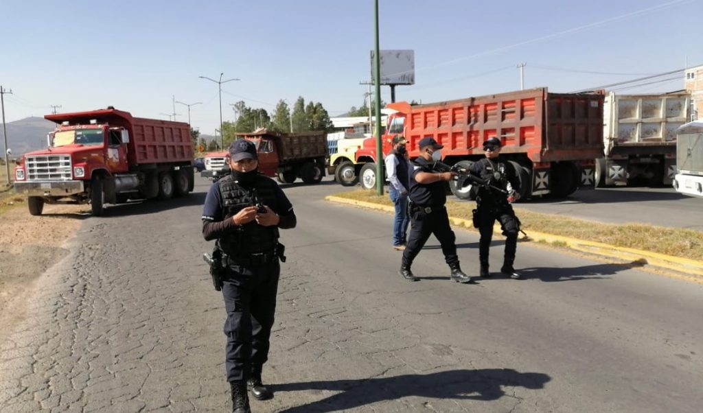 Plantón por falta de pago a camioneros