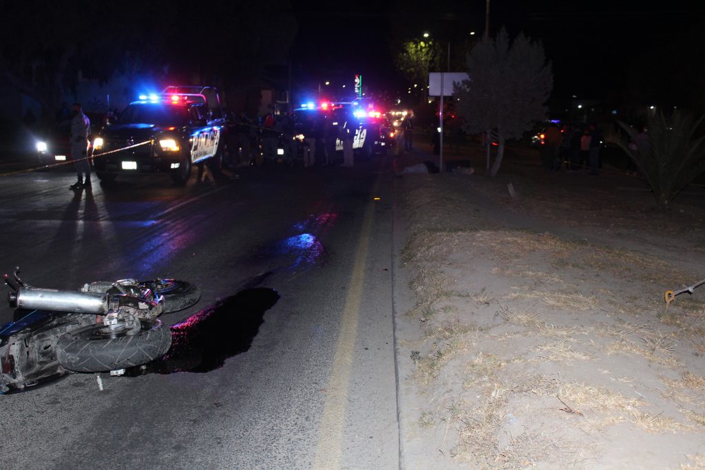 Motociclista muere en bulevar El Minero