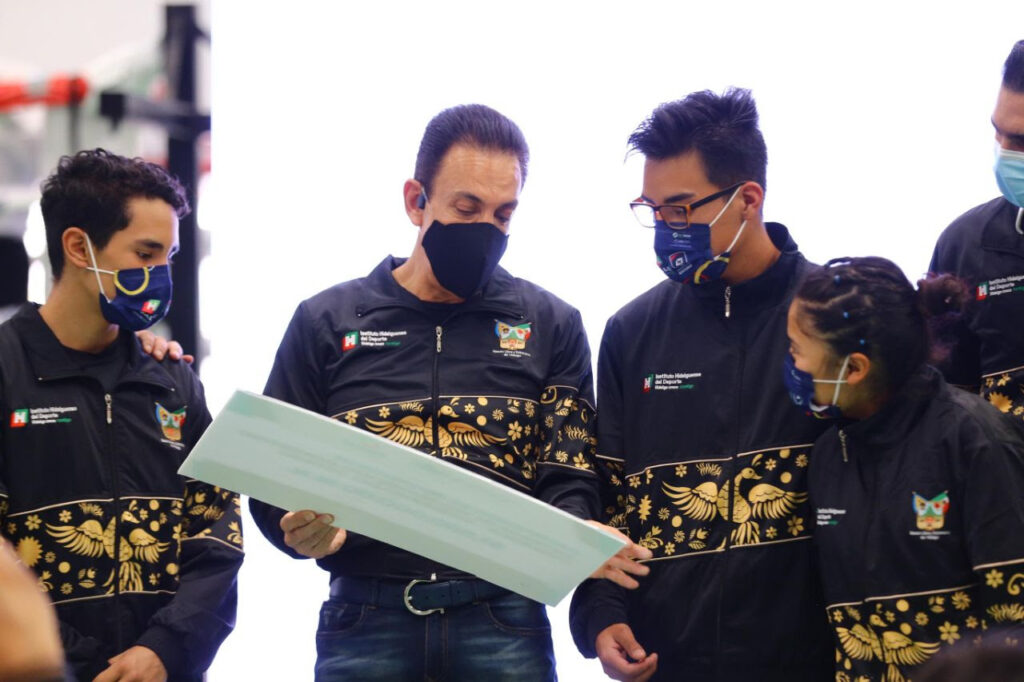 Cuadriláteros de box y equipo deportivo en beneficio la juventud