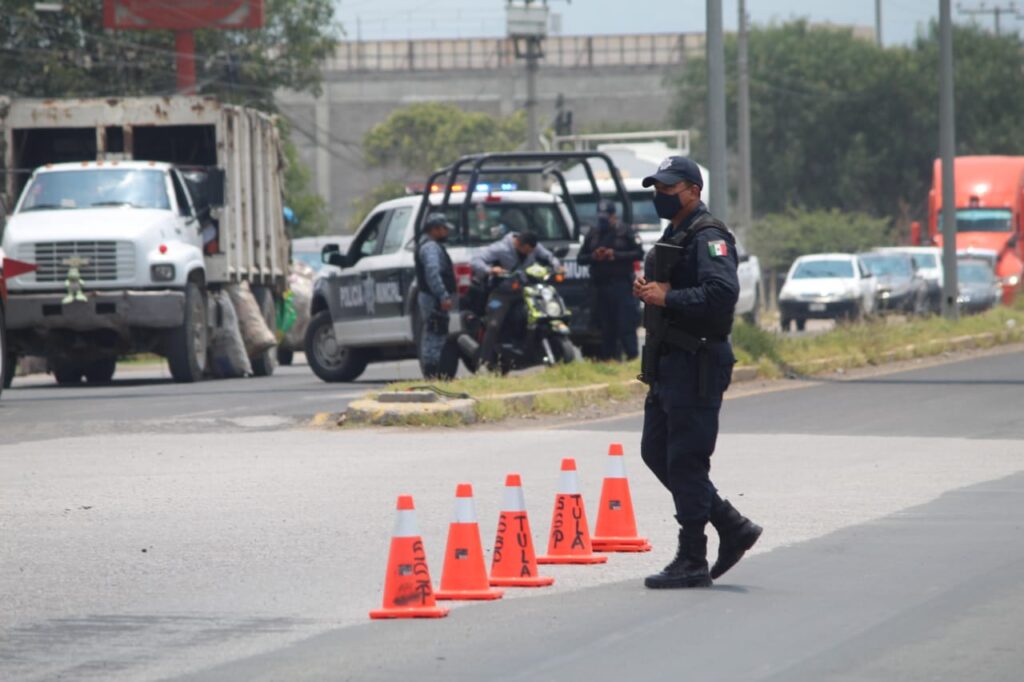 Capturan a sujeto armado y recuperar ocho vehículos