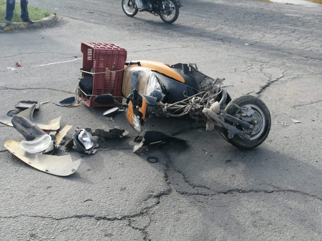 Motociclista se impactó contra una Golf
