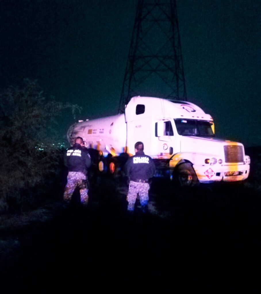 Policía Estatal asegura tractocamiones con reporte de robo