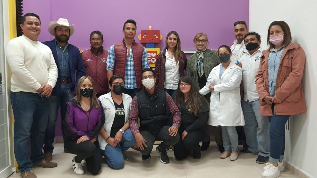 TOi Robot llegó para atender a la niñez de Tepeapulco