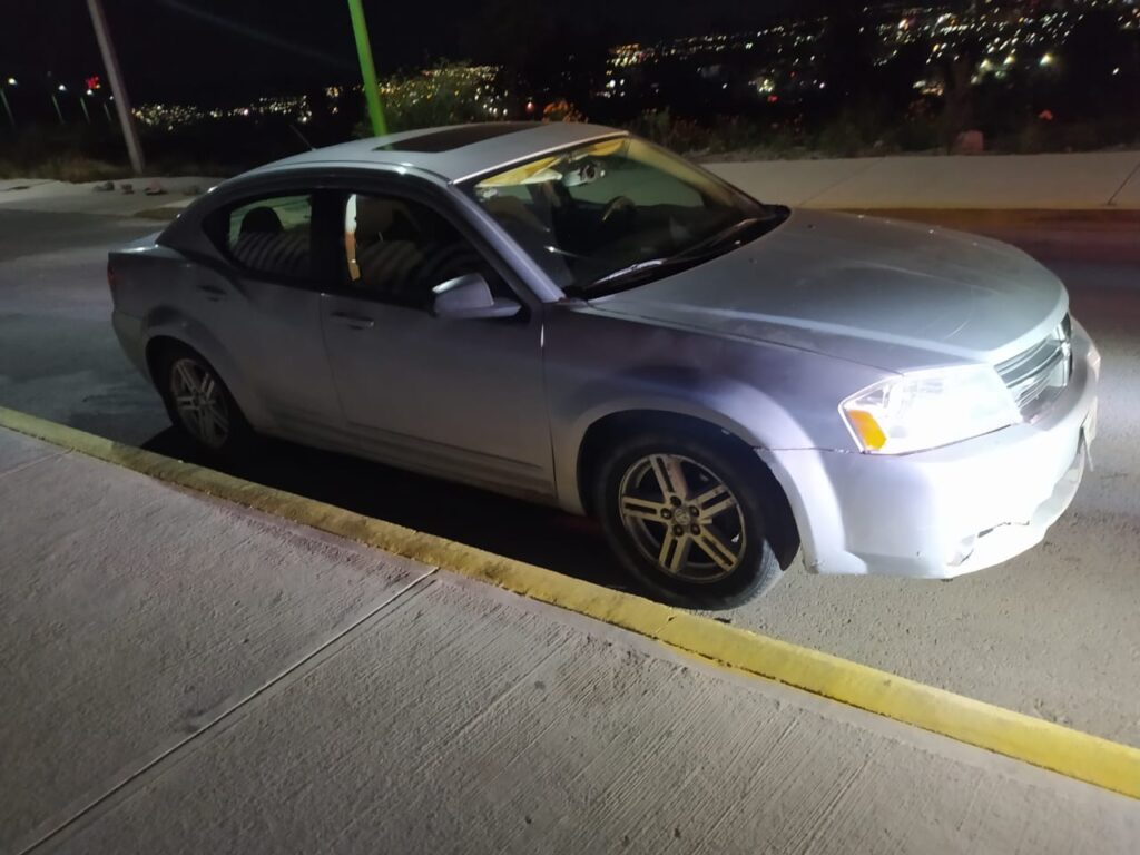 Dos hombres y una mujer capturados en persecución