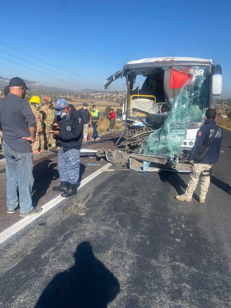 Brutal choque deja al menos 15 lesionados
